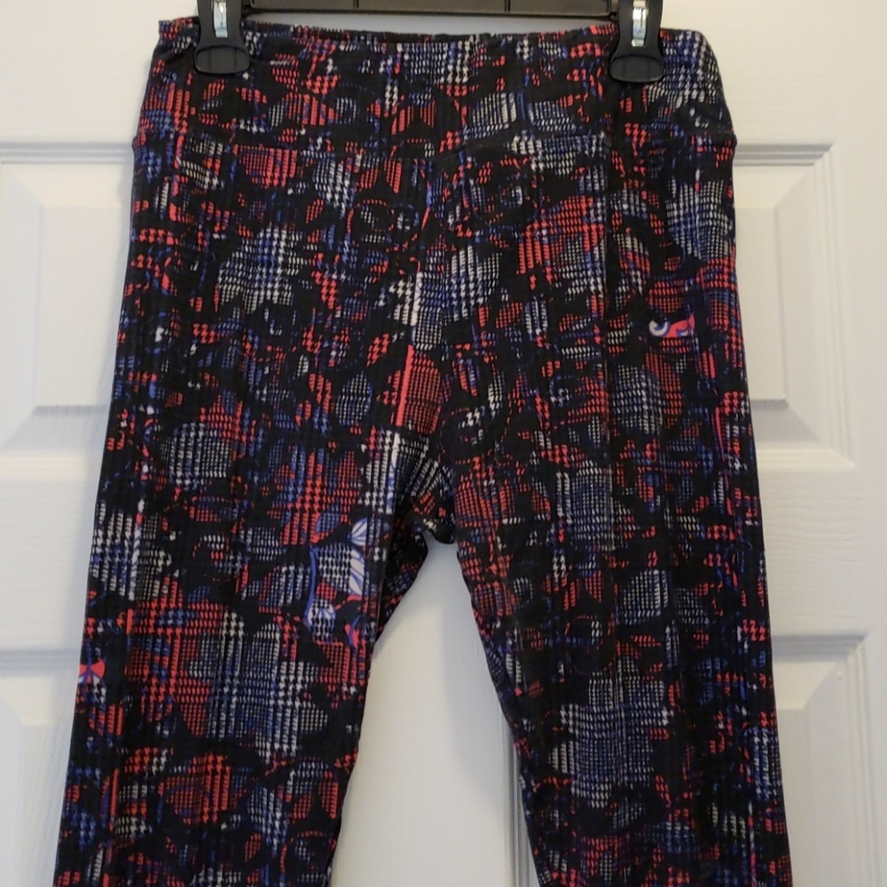 LuLaRoe black/blue/red patterned TC leggings